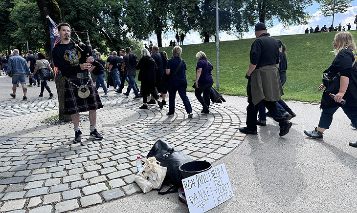 Ankunft der Fans zum METALLICA M72 World Tour 2024 Konzert in München (©Foto: Martin Schmitz)